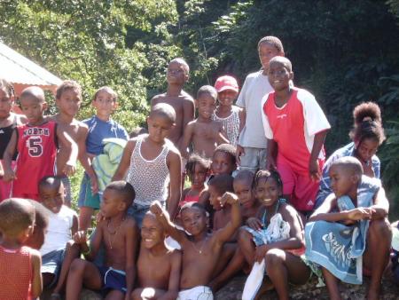 journée à la rivière de grand-rivière ek les enfants du camp de foot du prêcheur !!