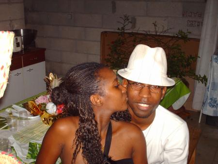 voici Mr de mon frère et Mme de ma belle soeur . PA JALOU YO ME FT KON YO!!!