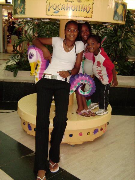 Didy,Léley & Lindsay au manège de la Galléria