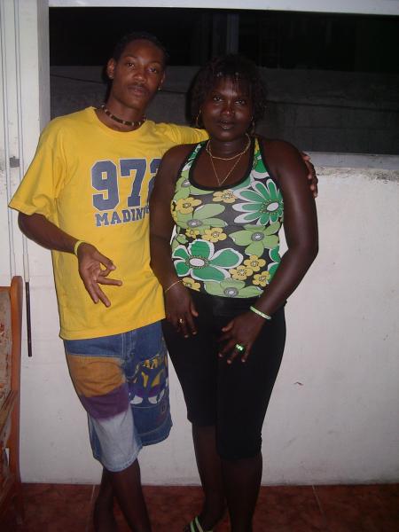 aaaaaaaahhhh !! Que c beau ! Quel beau couple ! Pliss foss à vs miss Kéké ek missié Roro...