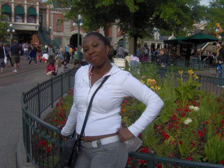 Miss Kathy allias Tyty à Disneyland  100 moi c pas juste...:S